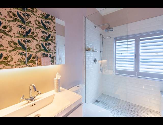 2 BEDROOM APARTMENT TO LET IN SEA POINT